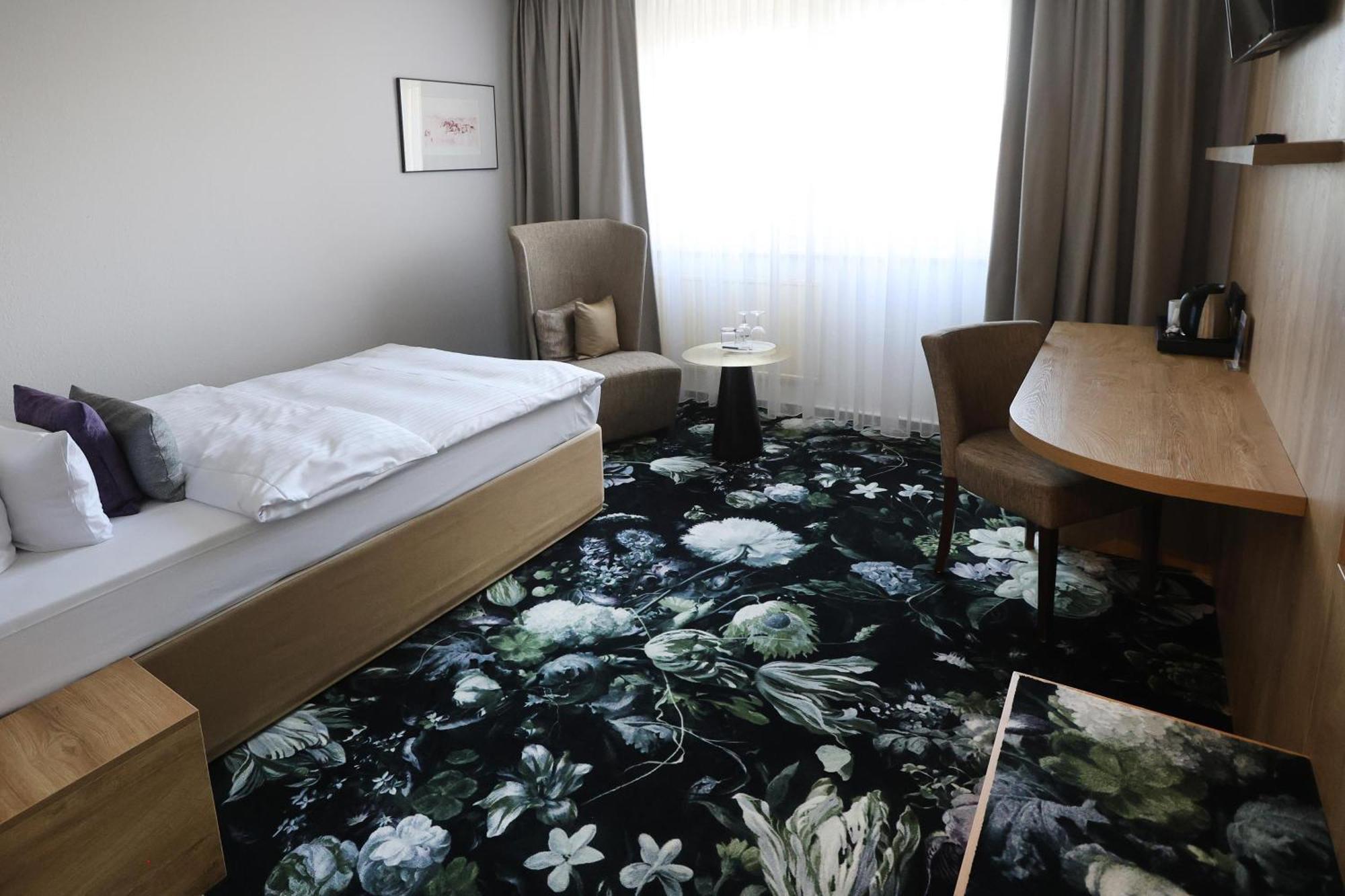 Comfort Queen Room Balcony