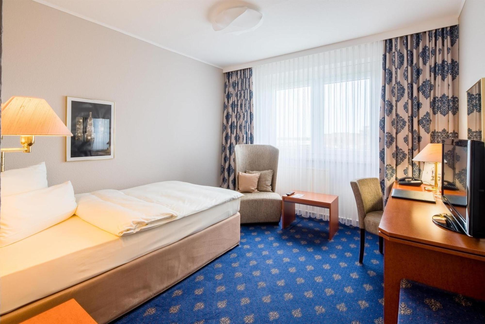 Standard Queen Room